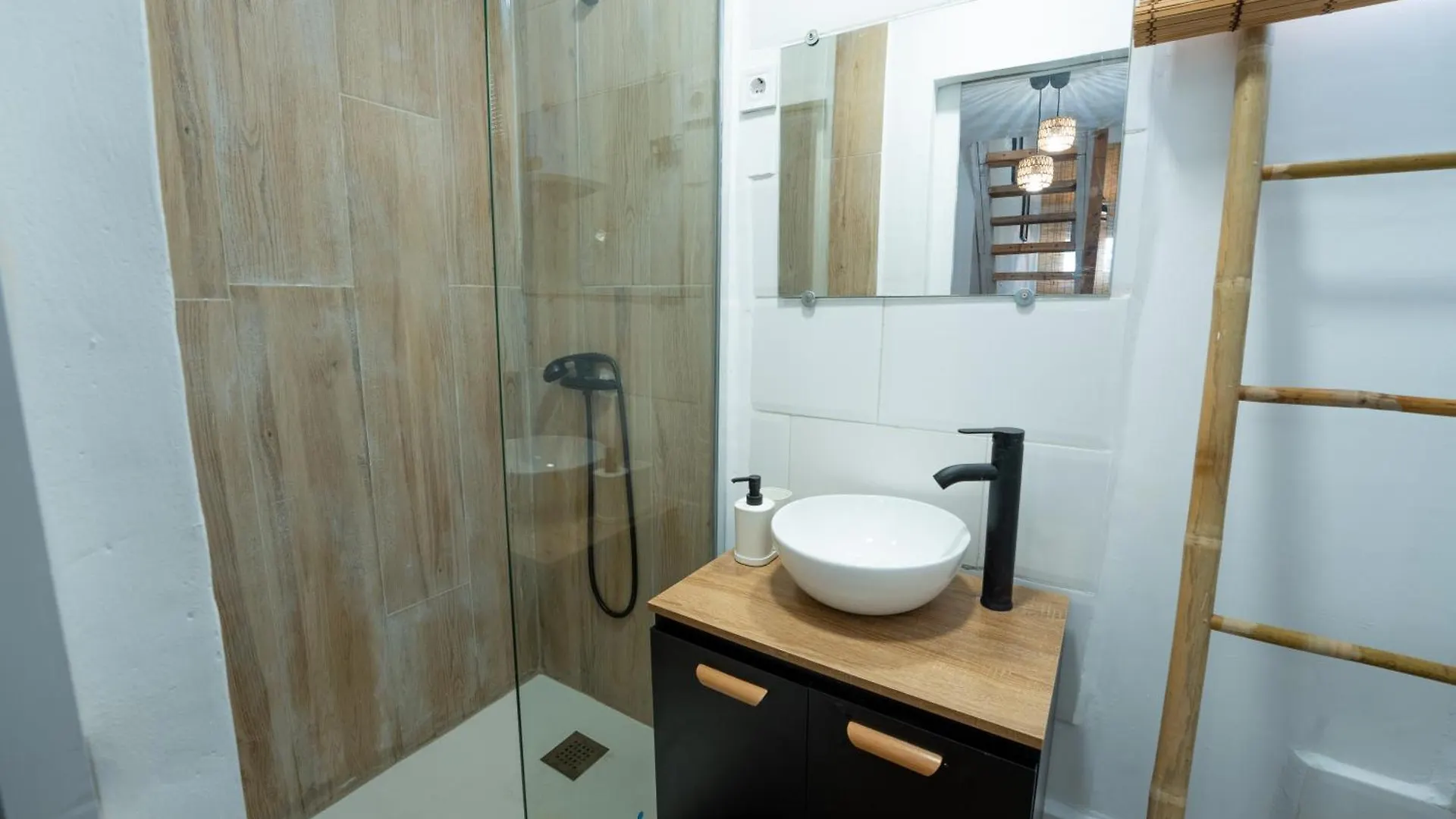 Apartment Davila Lofts By Urbanhosting Santander Spain